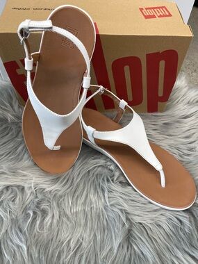 Fitflop White Leather T-Strap Sandals Sz 8, NIB